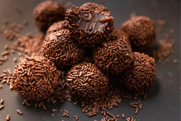 Aprenda 10 Tipos Incríveis de Brigadeiro